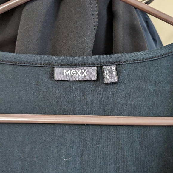 Mexx top with beautiful lace trimming and bow. Black medium - Picture 3 of 6